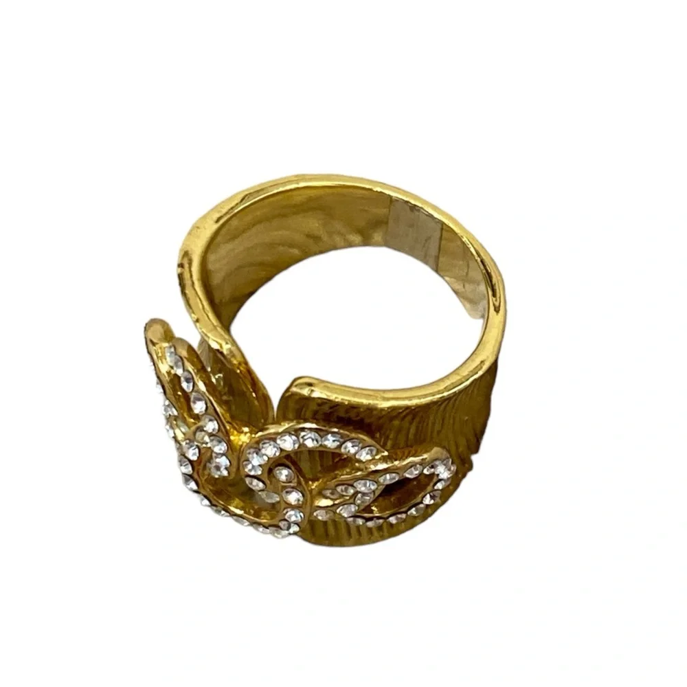 Women’s ring in gold with rhinestones size 7